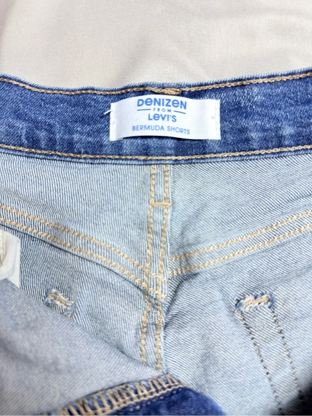 Levi's Denizen Mid Rise Shaping Denim Bermuda Shorts Blue Frayed Jean 8 30